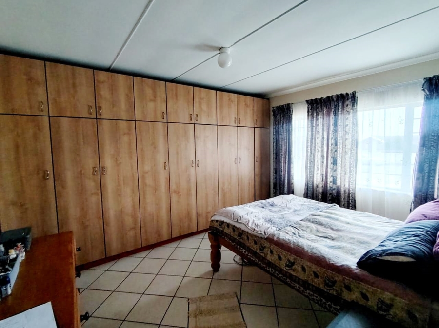 5 Bedroom Property for Sale in Amalinda Eastern Cape
